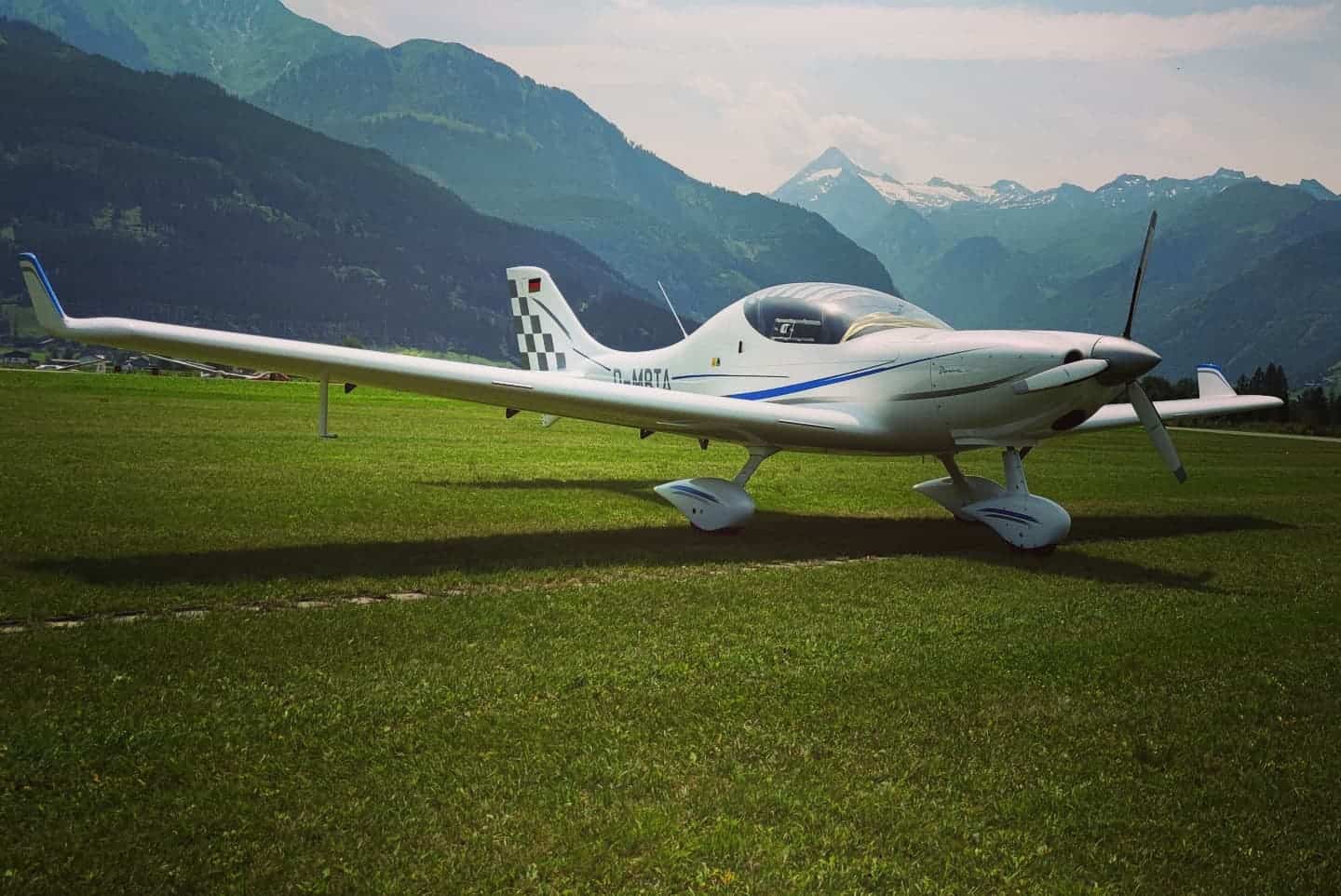Wir haben heute unsere Dynamic WT9 nach @flugplatz.zell.am.see  ausgeführt. #dynamicwt9 #alpen #zellamsee #ultraleichtflugzeug