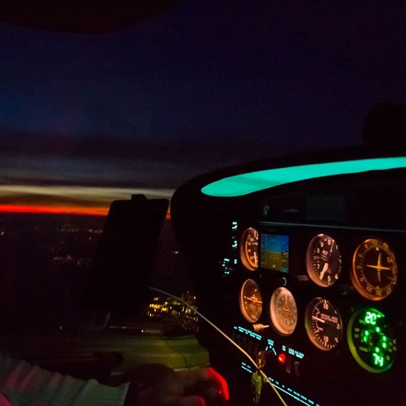 Ein Nachtflug mit unserer DA40 TDI ist immer was Besonderes! 🛩️#da40tdi #augsburgcity #flugsport #fliegen #nachtflug #sportinaugsburg